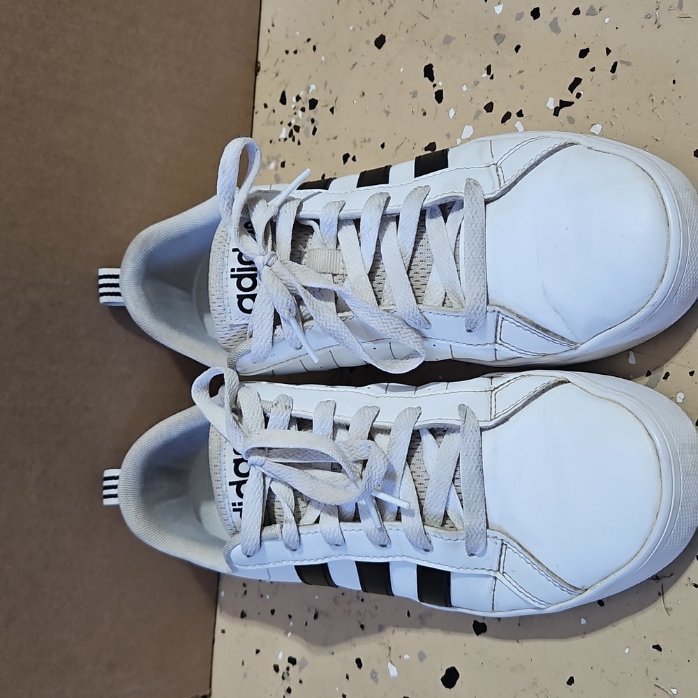 Adidas Womens 7.5 White And Black Sneakers Lace Up Casual Comfort